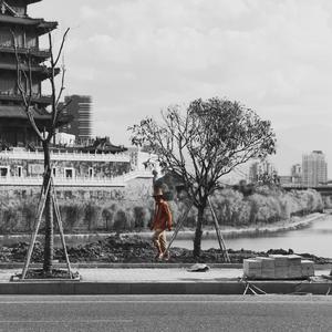 家庭摄像头夫妻当着孩子
