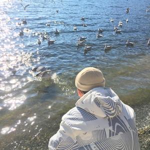 家庭摄像头夫妻当着孩子
