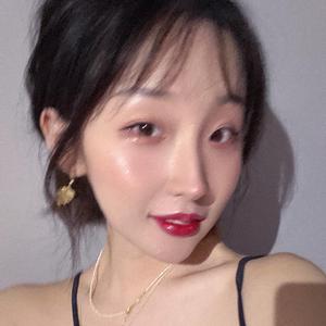 家庭摄像头夫妻当着孩子
