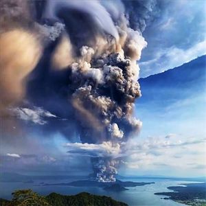 家庭摄像头夫妻当着孩子
